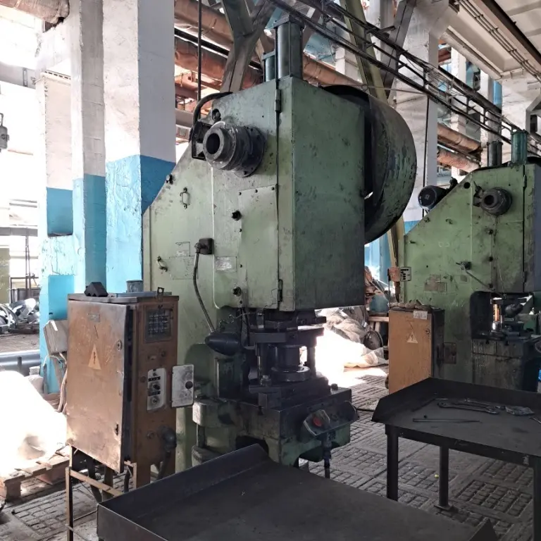 Осуществляем продажу пресса кривошипного КД1426В (40 тн усилия) с регулировкой высоты стола