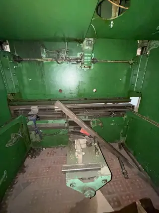 Пресс листогибочный кривошипный ИВ1330