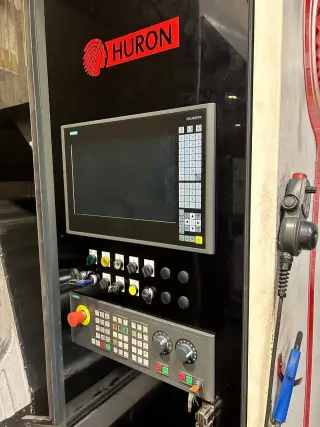 Huron UMILL 6 Вертикальный 5-ти осевой центр