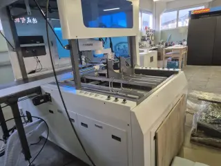 Крышкоделка-автомат DS650PK, 2024 г.в. - клеемазка с роботом Yamaha