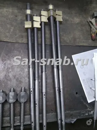 Винт поперечной подачи с гайками для станков