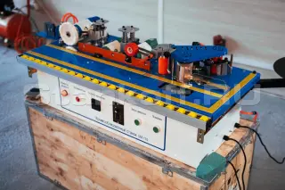 Кромкооблицовочный станок DM-110 (узел снятия свесов, чистовая торцовка и полировка)