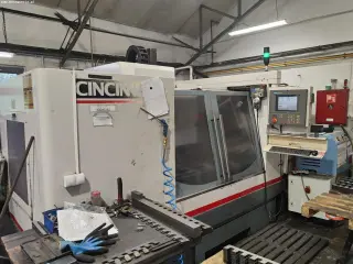 Вертикальный обрабатывающий центр с ЧПУ CINCINNATI ARROW 1250