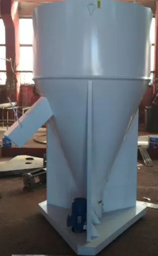 Смеситель вертикальный кормовой