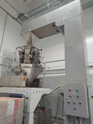 Вертикально упаковочная машина для сыпучих продуктов BF-430