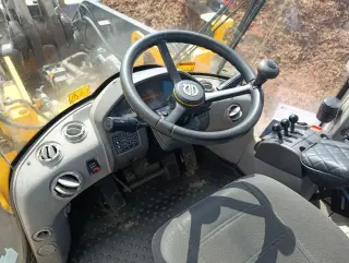 Фронтальный погрузчик Volvo L120F