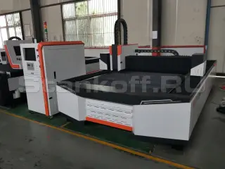 Оптоволоконная установка лазерной резки металла XTC-F1325/2000 Raycus