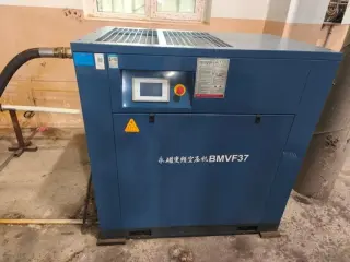 ПРОДАЮ автоматическую термоформовочную линию по производству шейкерных ПЭТ стаканов в комплексе с периферийным оборудованием
