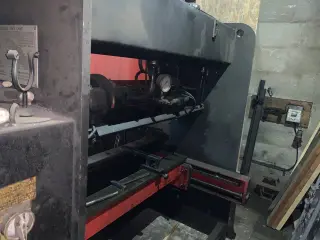 Листогибочный пресс Yangli wc67k-40/2000