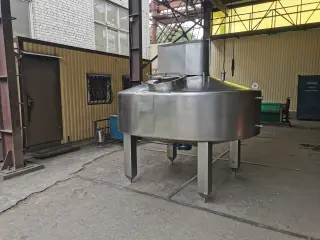 Вертикальный сыроизготовитель (ферментер) закрытого типа