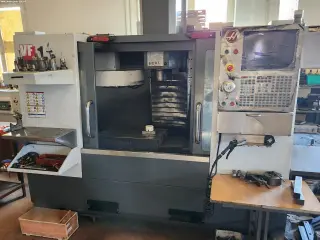 Обрабатывающий центр с ЧПУ HAAS VF-1