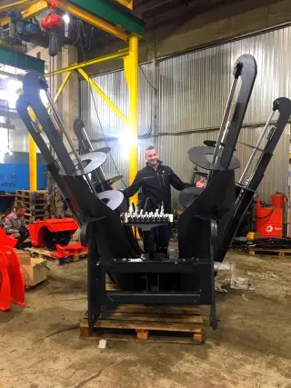 Пересадчик деревьев для экскаваторов-погрузчиков JCB, New Holland