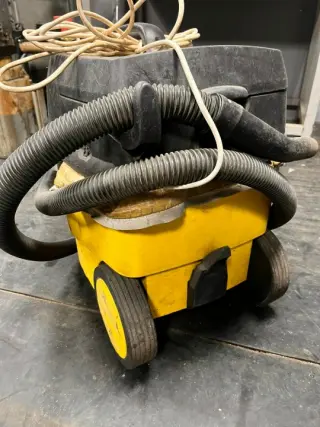 Пылесос влажной и сухой уборки Karcher NT 35/1 — универсальный пылесос с объемом мусоросборника 35