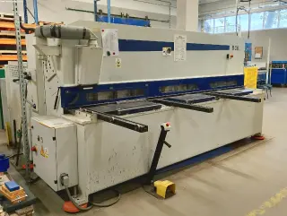 Гидравлические гильотинные ножницы MVD B06-3100