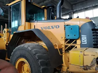 Фронтальный погрузчик Volvo L120F