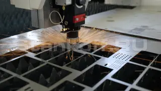 Оптоволоконный лазерный станок по металлу XTC-1530H/1500 Raycus