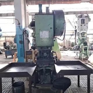 Продаём кривошипный пресс КД1426А (40 тн усилия) с регулировкой высоты стола