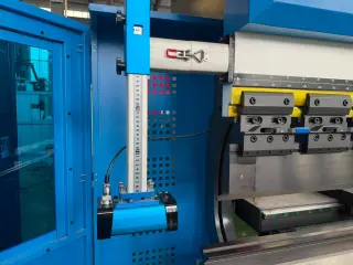 сервогидравлический гибочный станок с ЧПУ WE67K100T3200