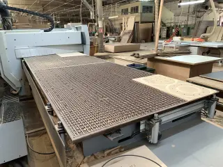 Обрабатывающий центр BIESSE Rover А3.40 FT с плоским вакуумным столом 3.6 х 1.25 м