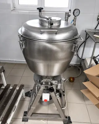 Куттер вакуумный Эльф 4М ИПКС-032-80В(Н) — 80 Л