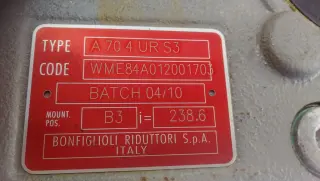 Мотор-редуктор Bonfiglioli A70 4UR S3 i-238.6, двиг 2.2 квт