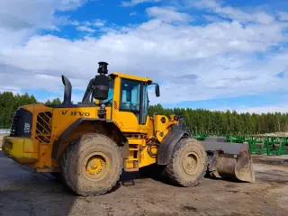 Фронтальный погрузчик Volvo L120F