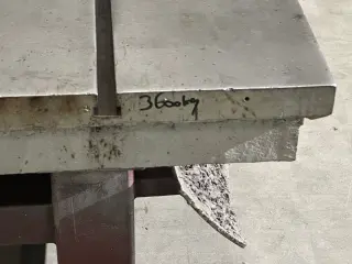 Чугунная плита с Т-пазом STOLLE - Welding Table MACH-ID 8529 Производитель: STOLLE Тип: Welding Table Год выпуска: 1995