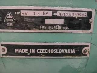 СТАНОК токарный TOS SV-18RA (1250 мм) из НИИ с ЛЮНЕТАМИ