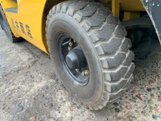 Вилочный погрузчик Komatsu FG15LC-20 с наработкой 240 м/ч