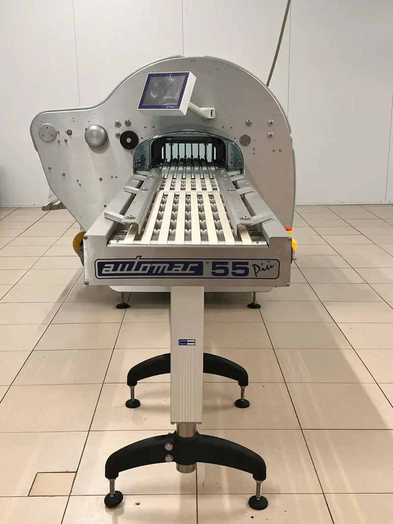 Автоматическая упаковочная машина AUTOMAC 55 PIU для упаковки пищевых продуктов на подложке в стрейч-пленку
