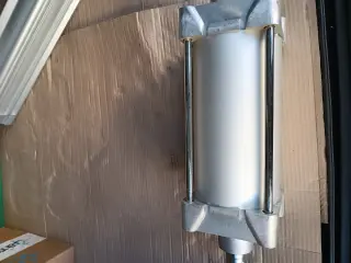 Пневмоцилиндр 60M2L125A0160