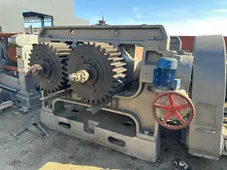 На продаже вальцы