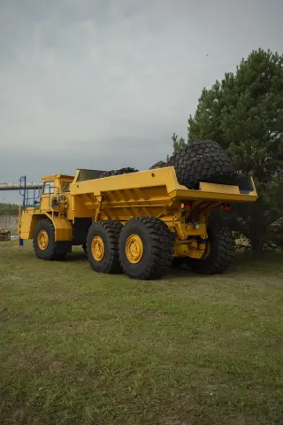 Сочлененный самосвал Белаз 75281