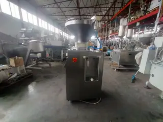 Шприц вакуумный с перекрутчиком Frey F50