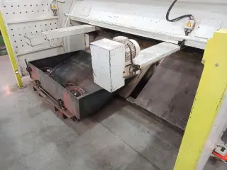 Гильотинные ножницы ERMAK HGS 2600 X 6