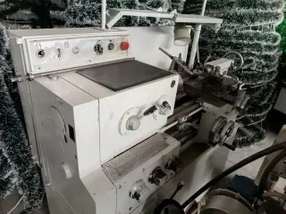 Токарно-винторезный станок 240ТС