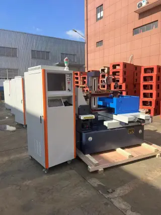В наличии электроэрозионный станок DK 7745 и 77535