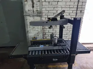 полуавтоматический заклейщик коробов SIAT SM20