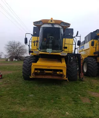 Зерноуборочный комбайн New Holland CS660