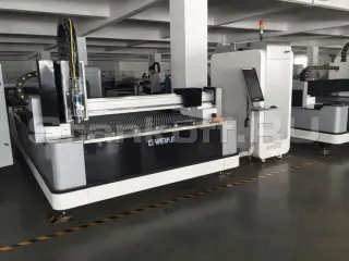 Оптоволоконный лазерный станок для резки металла LF3015CN/6000 IPG