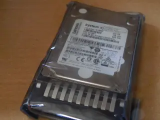 Жесткий диск Lenovo 900GB 10K SAS 6Gb/s 2.5" HDD (FRU 81Y9651)