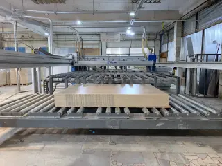 Раскроечный центр с задней загрузкой Holzma HPL 33