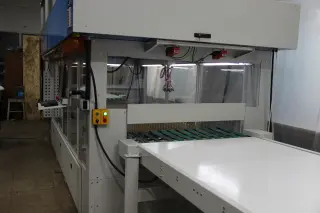 Проходной станок с техническим зрением ﻿industrial для нанесения ЛКП на деревянные детали методом распыления