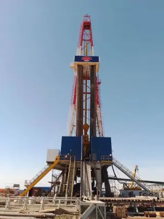 Буровая установка и система верхнего привода