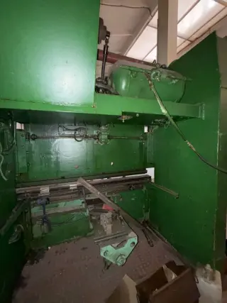 Пресс листогибочный кривошипный ИВ1330