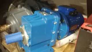 Мотор-редуктор цилиндрический RC04-35-110-2.2 Квт