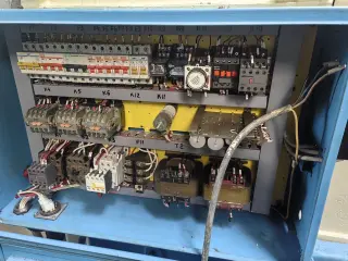 Токарный винторезный станок  SNA560  р м ц 1500