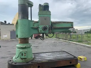 Радиально-сверлильный станок 2М57