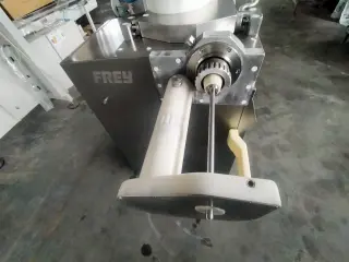 Шприц вакуумный с перекрутчиком Frey F50