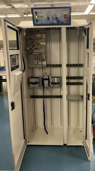 Автоматизированный шкаф газобаллонный (Linde, США) на 1 баллон 50 л для высококоррозийных газов вплоть до 20% фтора